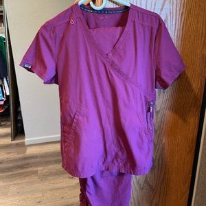 Wine Koi Lite Scrub Set